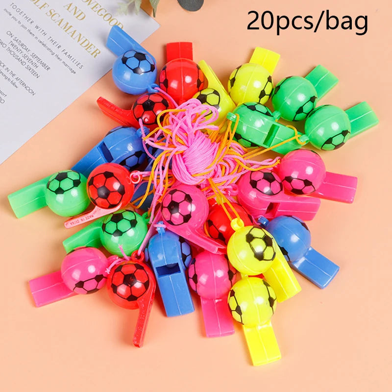 20 Pièces de Sifflet en Forme de Ballon de Football – Sifflet en Plastique Coloré pour Enfants, Cadeaux de Fête d'Anniversaire, Petits Souvenirs pour Invités - BLACKBEARD OUTDOOR INDUSTRIES