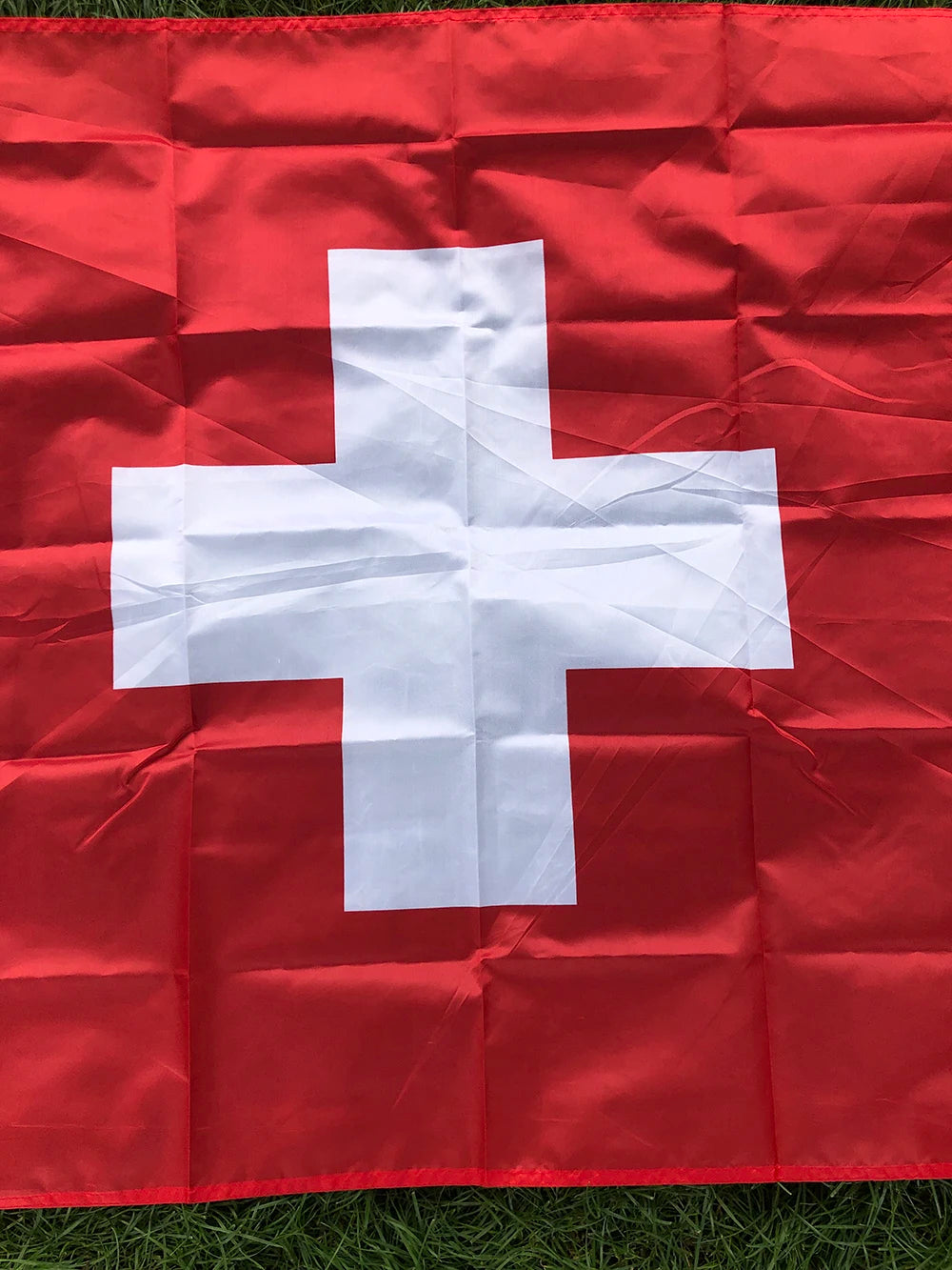 Drapeau de la Suisse - 90x150 cm - Polyester - Drapeau Suspendu pour Décoration BLACKBEARD OUTDOOR INDUSTRIES