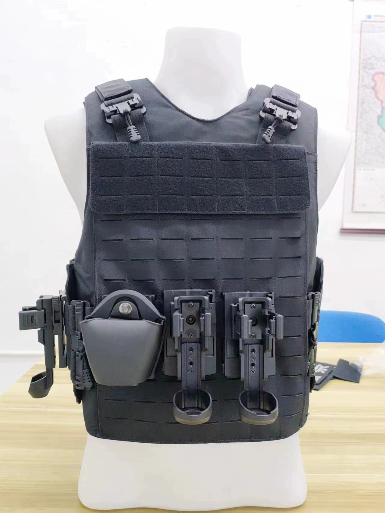 Gilet Tactique Noir à Libération Rapide MOLLE Lasercut – Gilet de Protection Anti-Coupure, pour Entraînement et Missions BLACKBEARD OUTDOOR INDUSTRIES