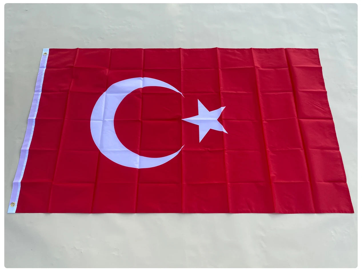 Drapeau de la Turquie – 90x150 cm – Polyester de Haute Qualité – Drapeau 3x5 pieds – Décoration Intérieure et Extérieure BLACKBEARD OUTDOOR INDUSTRIES