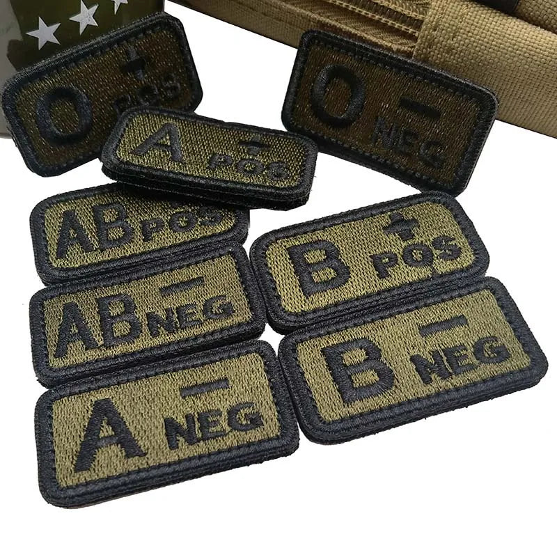Écusson Groupe Sanguin 2,5 × 5 cm – Patch Tactique Brodé avec Velcro A/B/AB/O Pos-Neg - BLACKBEARD OUTDOOR INDUSTRIES