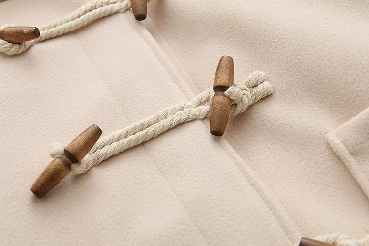 Manteau à capuche femme – Coupe ample et fermeture à boutons