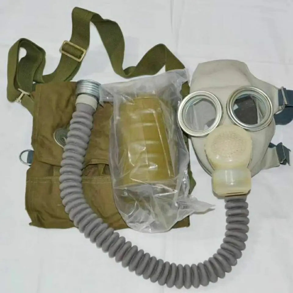 Masque à Gaz Militaire Chinois Type 64 d'Origine — Surplus Armée Chinoise Années 1965 avec Sac - BLACKBEARD OUTDOOR INDUSTRIES