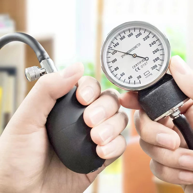 Tensiomètre Manuel Brassard Adulte – Sphygmomanomètre Anéroïde avec Stéthoscope et Pochette