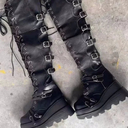 Bottes gothiques femme cuissardes à plateforme