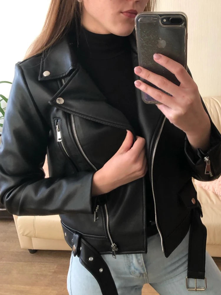 Blouson Biker Femme Noir en Similicuir - Court, Coupe Ajustée avec Ceinture