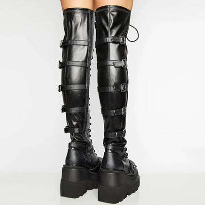 Bottes gothiques femme cuissardes à plateforme