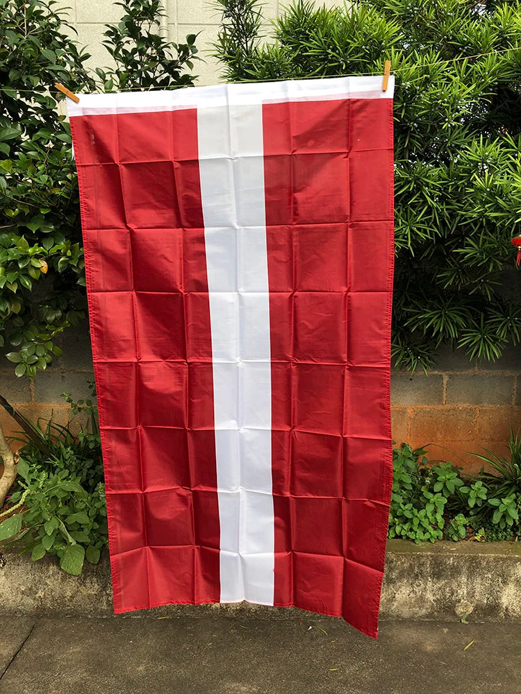 Drapeau de la Lettonie – 3x5ft (90x150cm) BLACKBEARD OUTDOOR INDUSTRIES
