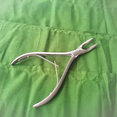 Kit d'Instruments Chirurgicaux pour Implants Dentaires - 26 Pièces - Pinces à Mordre l'Os, Marteau Osseux, Séparateur de Périoste, Sonde - Kit Chirurgical Intraoral BLACKBEARD OUTDOOR INDUSTRIES