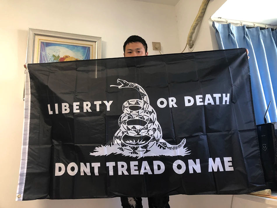 Drapeau "Don't Tread on Me" (Gadsden) – 90x150 cm – Polyester – Bannière Suspendue Tea Party – "Liberty or Death" avec Serpent à sonnette BLACKBEARD OUTDOOR INDUSTRIES