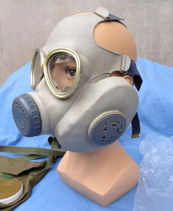 Masque à Gaz Intégral Chinois Type 65 — Surplus Guerre du Vietnam avec Pochette - BLACKBEARD OUTDOOR INDUSTRIES