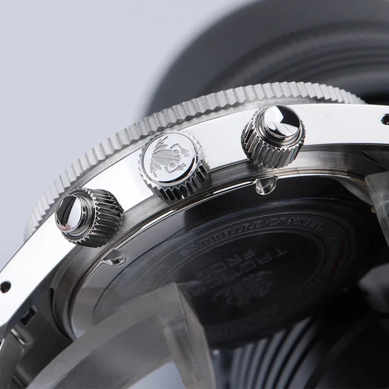 Montre Homme Tactical Frog TF004 – Chronographe Solaire VS75 – Étanche 200M – Verre Saphir – Bracelet Acier Inoxydable - BLACKBEARD OUTDOOR INDUSTRIES