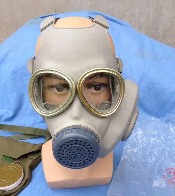 Masque à Gaz Intégral Chinois Type 65 — Surplus Guerre du Vietnam avec Pochette - BLACKBEARD OUTDOOR INDUSTRIES