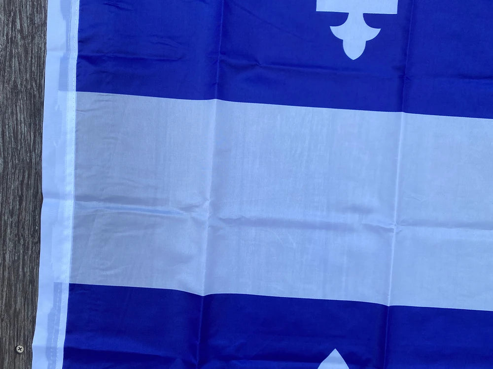 Drapeau du Québec – Fleurs de Lis – 90x150 cm – Polyester avec Œillets en Laiton – 3x5 Ft BLACKBEARD OUTDOOR INDUSTRIES