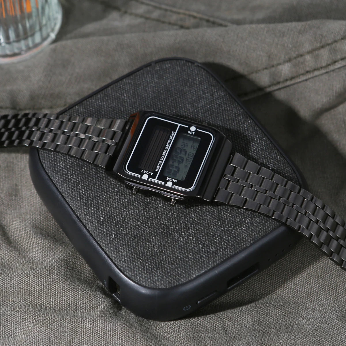 Montre Électronique Solaire Tactique – Carré Compact Unisexe - BLACKBEARD OUTDOOR INDUSTRIES