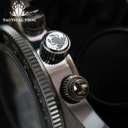 Montre Homme Tactical Frog TF004 – Chronographe Solaire VS75 – Étanche 200M – Verre Saphir – Bracelet Acier Inoxydable - BLACKBEARD OUTDOOR INDUSTRIES