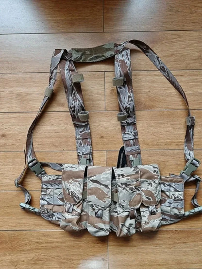 Chest rig léger quadruple porte-chargeurs