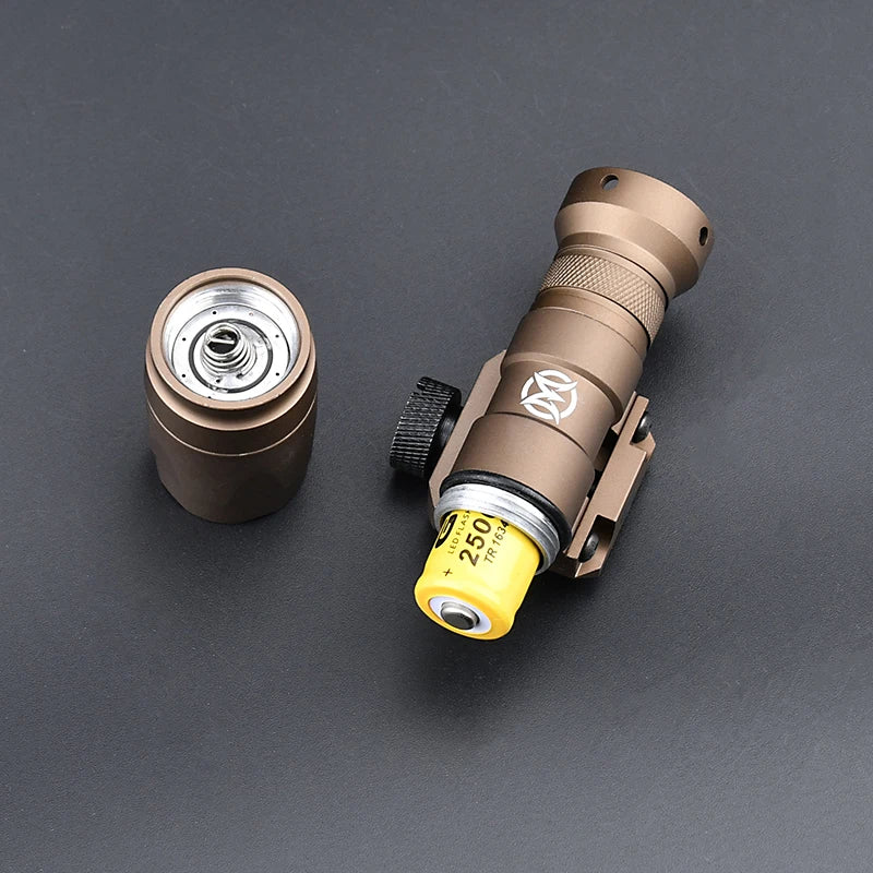 Lampe Tactique WADSN M300A – Mini Scout Light Type SureFire pour Rail 20mm - BLACKBEARD OUTDOOR INDUSTRIES