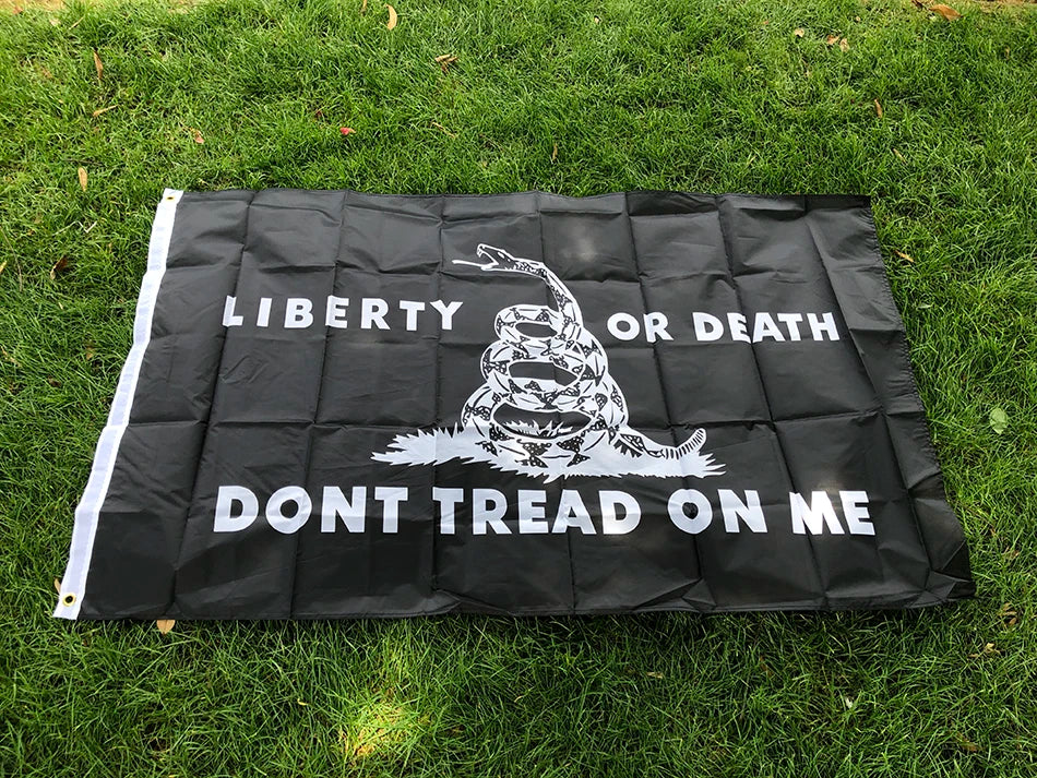 Drapeau "Don't Tread on Me" (Gadsden) – 90x150 cm – Polyester – Bannière Suspendue Tea Party – "Liberty or Death" avec Serpent à sonnette BLACKBEARD OUTDOOR INDUSTRIES
