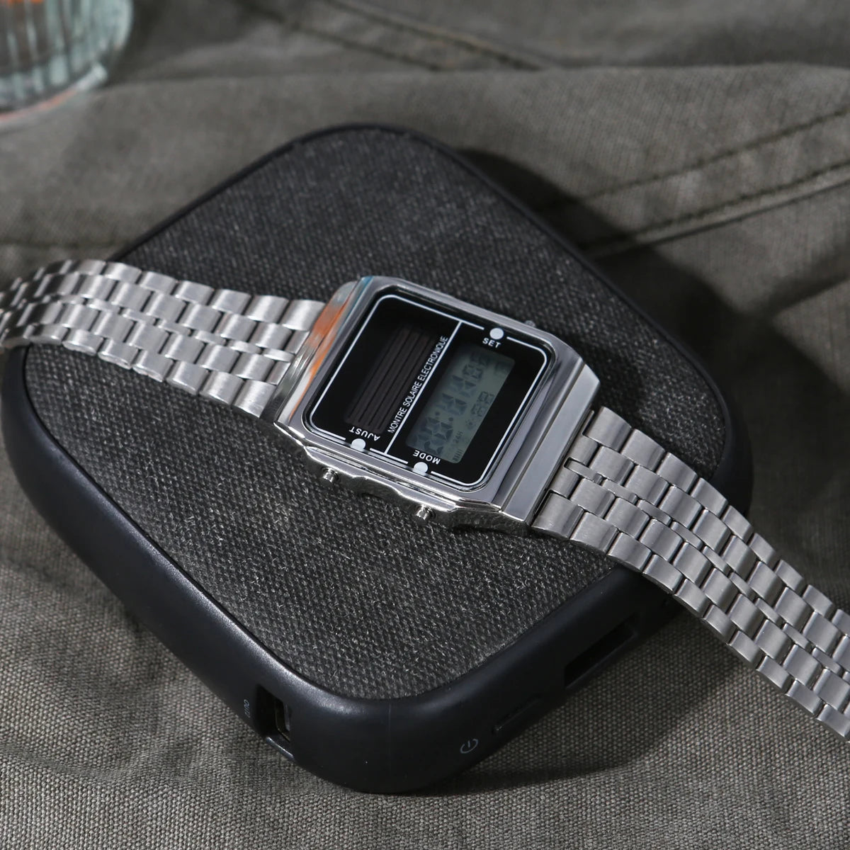 Montre Électronique Solaire Tactique – Carré Compact Unisexe - BLACKBEARD OUTDOOR INDUSTRIES