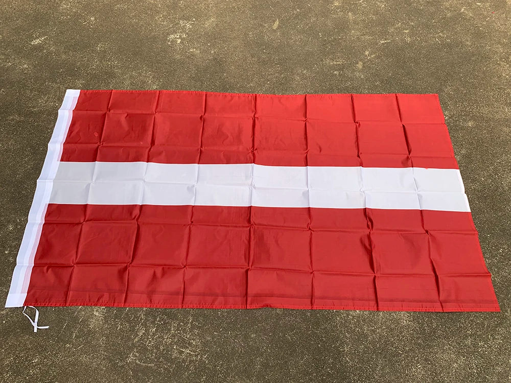 Drapeau de la Lettonie – 3x5ft (90x150cm) BLACKBEARD OUTDOOR INDUSTRIES