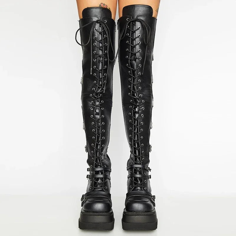 Bottes gothiques femme cuissardes à plateforme