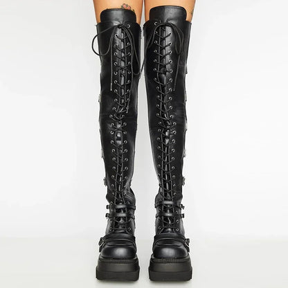 Bottes gothiques femme cuissardes à plateforme