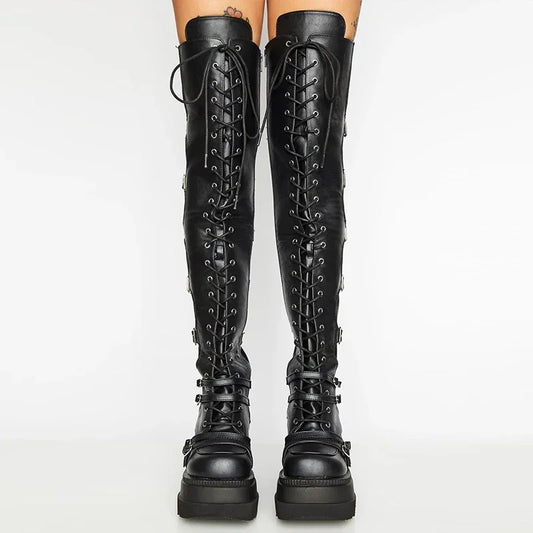 Bottes gothiques femme cuissardes à plateforme