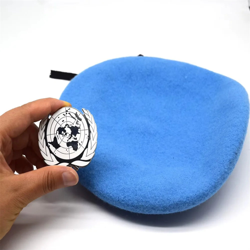Béret Bleu ONU — Casque Bleu Forces de Maintien de la Paix avec Badge & Cocarde - BLACKBEARD OUTDOOR INDUSTRIES