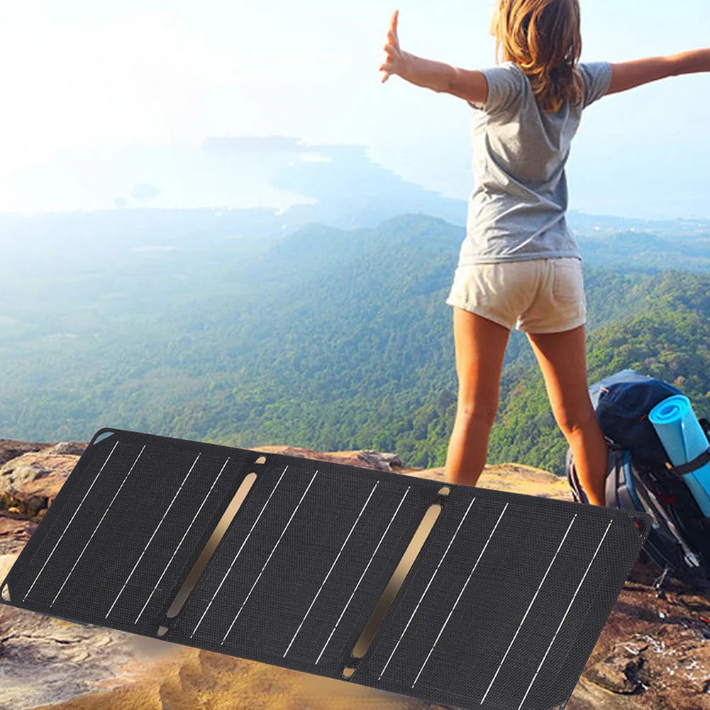 Panneau Solaire Portable Pliable VAKIND 30W/40W – 5V/18V USB-A, USB-C & DC – Étanche IP65 pour Téléphones, Powerbanks, Randonnée, Camping - BLACKBEARD OUTDOOR INDUSTRIES