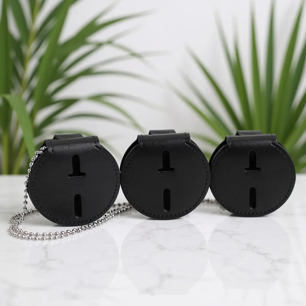Porte-badge noir avec clip et chaînette