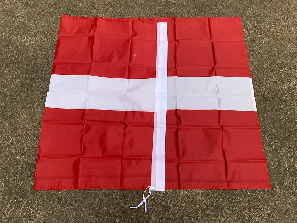 Drapeau de la Lettonie – 3x5ft (90x150cm) BLACKBEARD OUTDOOR INDUSTRIES