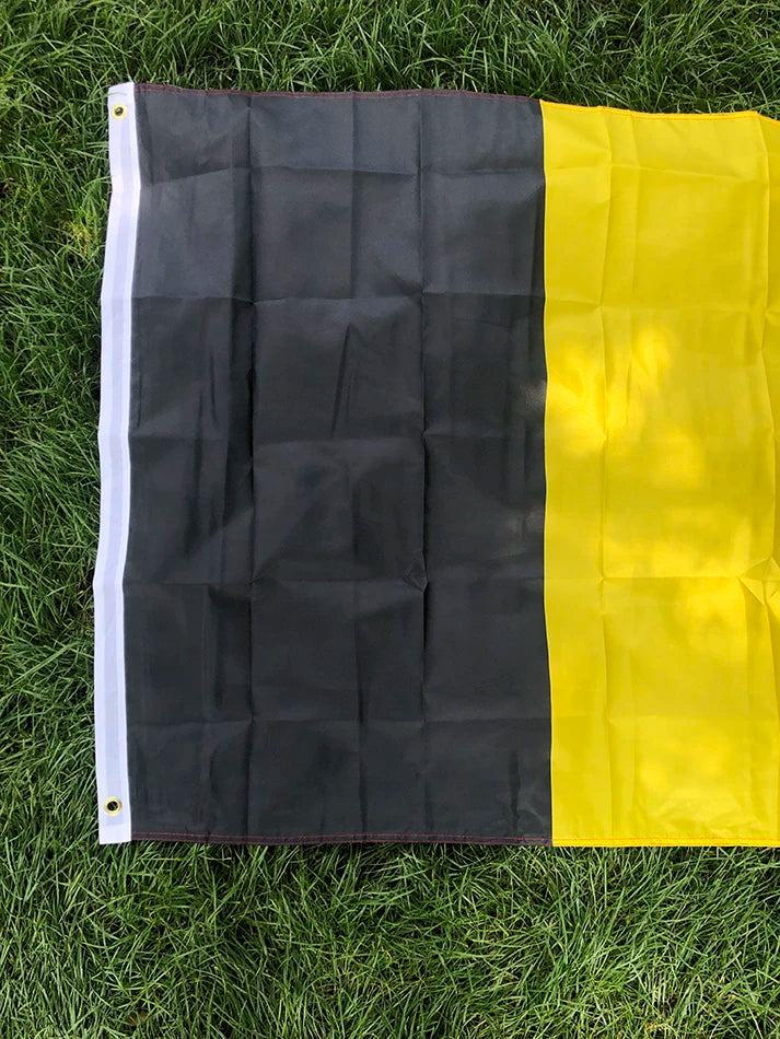 Drapeau de la Belgique 90x150 cm – Bannière en Polyester (Suspension intérieure/extérieur) BLACKBEARD OUTDOOR INDUSTRIES