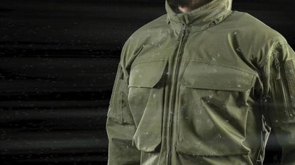 M2 Tactical Windbreaker Jacket – Veste de Travail Camouflée Imperméable à Capuche pour Randonnée, Sports et Activités en Extérieur BLACKBEARD OUTDOOR INDUSTRIES
