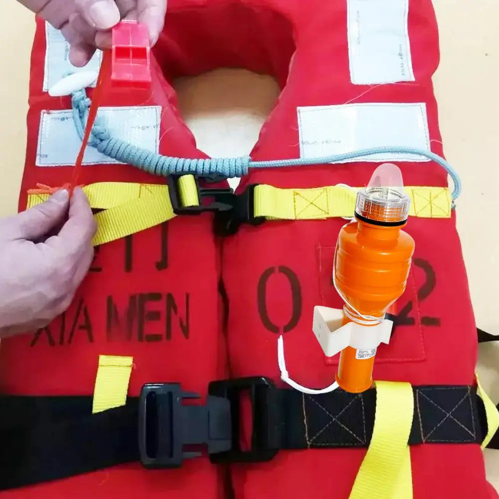 GL-10(96) Lampe de Bouée de Sauvetage Flottante – Lampe de Signalisation Clignotante Haute Visibilité pour Pêche Nocturne, Kayak et Rafting BLACKBEARD OUTDOOR INDUSTRIES