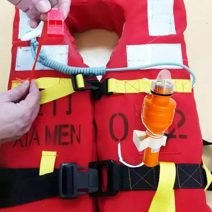 GL-10(96) Lampe de Bouée de Sauvetage Flottante – Lampe de Signalisation Clignotante Haute Visibilité pour Pêche Nocturne, Kayak et Rafting BLACKBEARD OUTDOOR INDUSTRIES