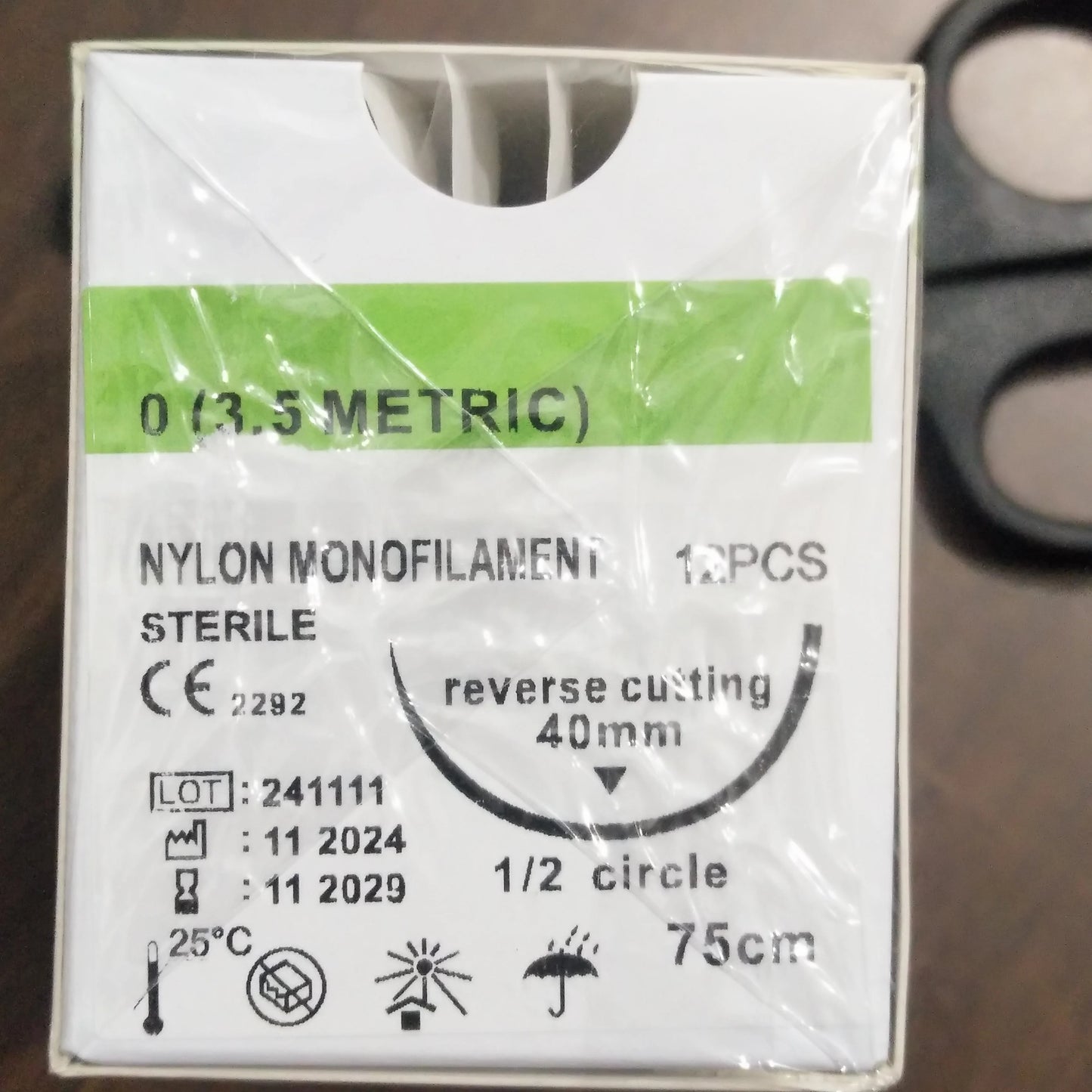 Fil de Suture Vétérinaire Stérile – Absorbable & Non Absorbable – Chats & Chiens – Vicryl, Catgut, Nylon, Soie 0 à 6-0