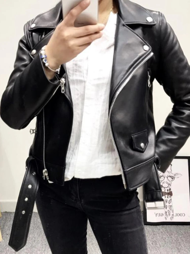 Blouson Biker Femme Noir en Similicuir - Court, Coupe Ajustée avec Ceinture
