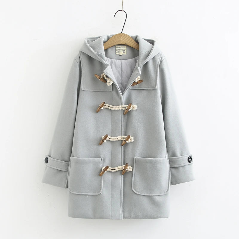 Manteau à capuche femme – Coupe ample et fermeture à boutons