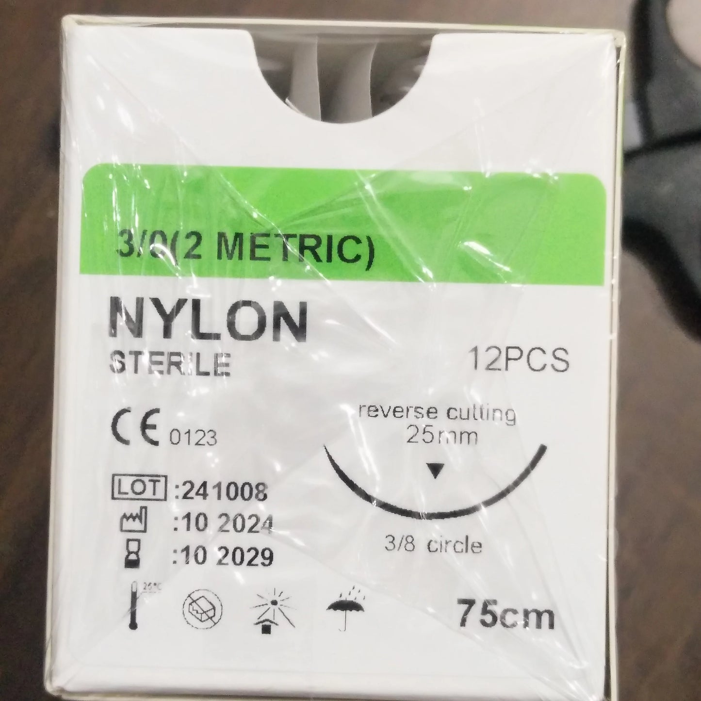 Fil de Suture Vétérinaire Stérile – Absorbable & Non Absorbable – Chats & Chiens – Vicryl, Catgut, Nylon, Soie 0 à 6-0