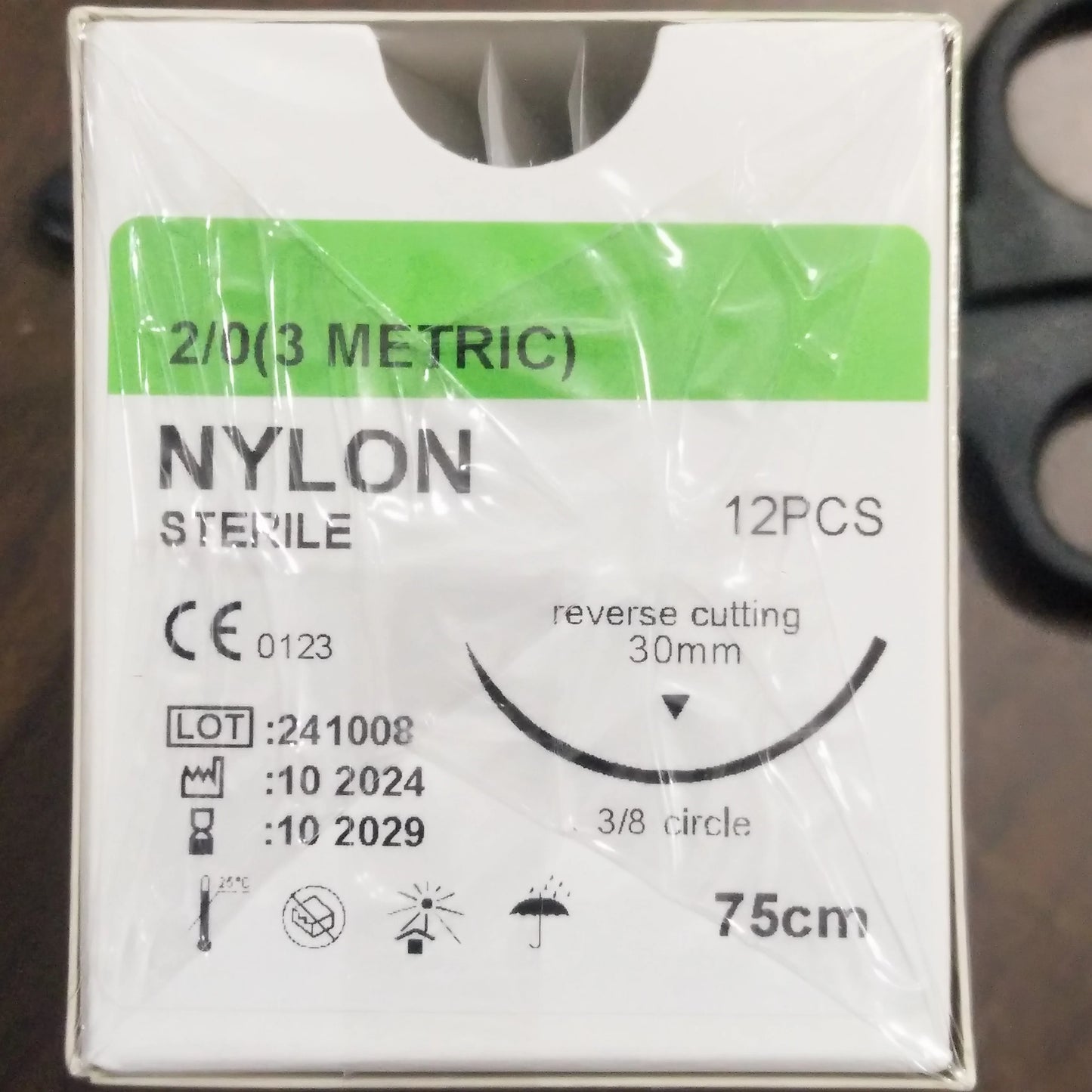 Fil de Suture Vétérinaire Stérile – Absorbable & Non Absorbable – Chats & Chiens – Vicryl, Catgut, Nylon, Soie 0 à 6-0
