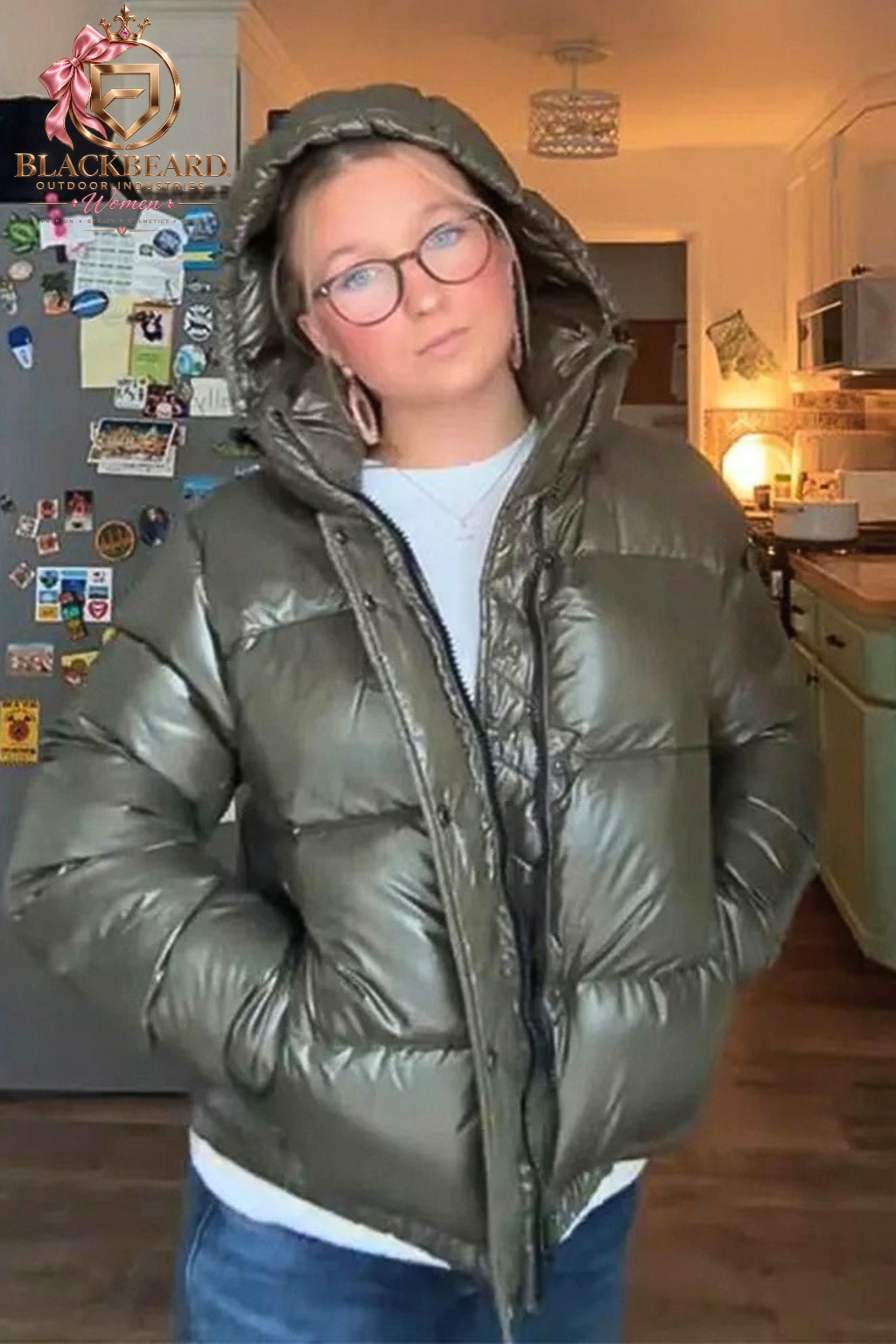Doudoune courte femme vert olive brillante à capuche