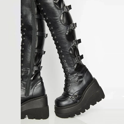 Bottes gothiques femme cuissardes à plateforme