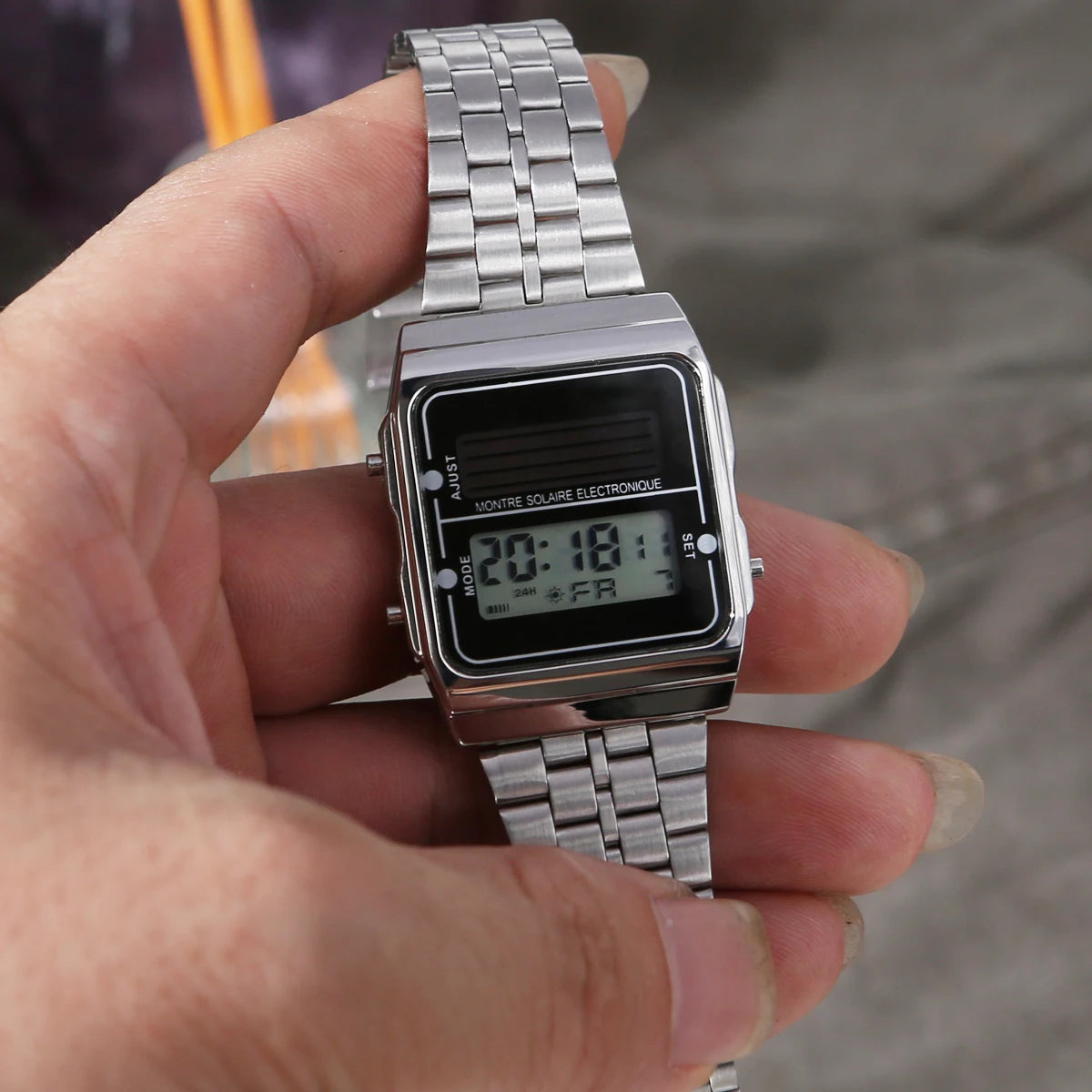 Montre Électronique Solaire Tactique – Carré Compact Unisexe - BLACKBEARD OUTDOOR INDUSTRIES