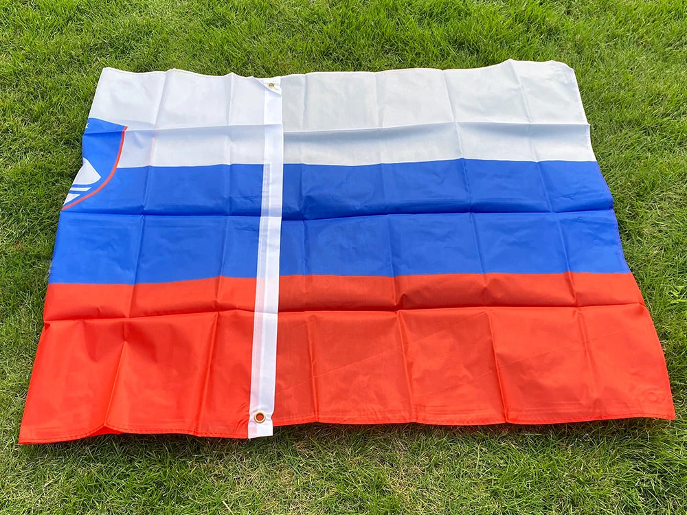 Drapeau de la Slovénie 90x150 cm – Bannière en Polyester pour Décoration (Intérieur et Extérieur) BLACKBEARD OUTDOOR INDUSTRIES