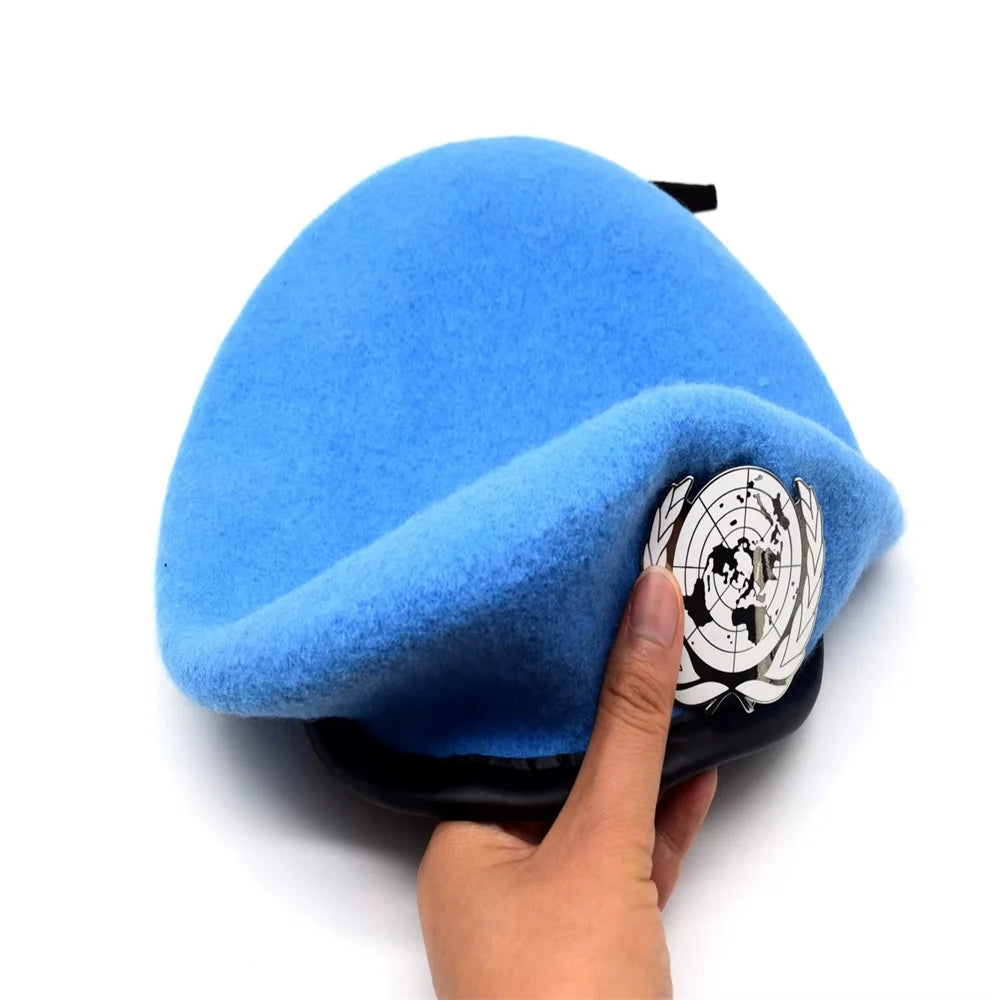 Béret Bleu ONU — Casque Bleu Forces de Maintien de la Paix avec Badge & Cocarde - BLACKBEARD OUTDOOR INDUSTRIES