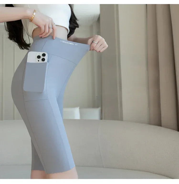 Legging Short Femme Sport Taille Haute | Gainant & Anti-Transpiration | Poches Latérales | MODX - BLACKBEARD OUTDOOR INDUSTRIES