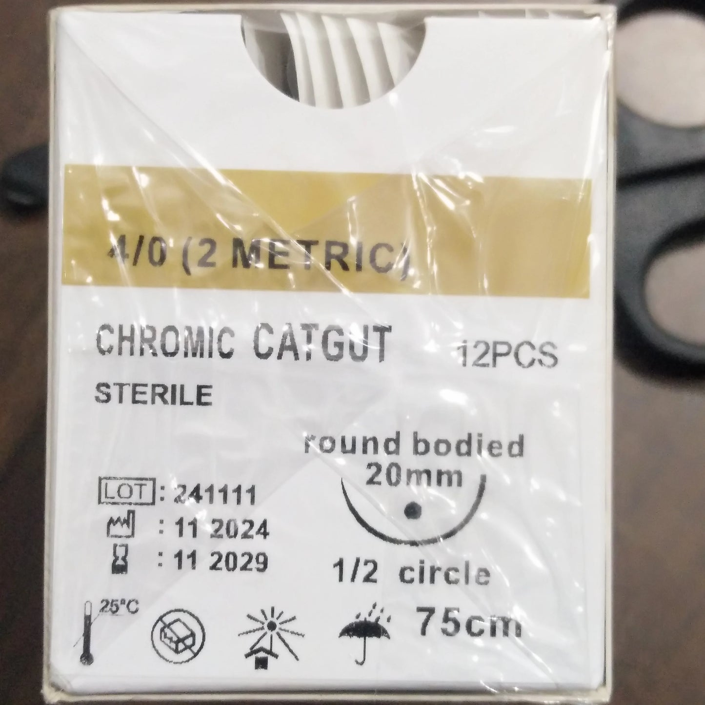 Fil de Suture Vétérinaire Stérile – Absorbable & Non Absorbable – Chats & Chiens – Vicryl, Catgut, Nylon, Soie 0 à 6-0