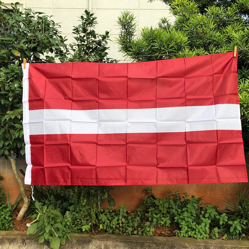Drapeau de la Lettonie – 3x5ft (90x150cm) BLACKBEARD OUTDOOR INDUSTRIES