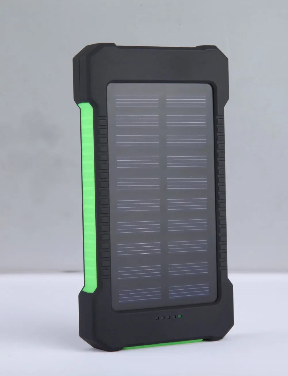 Power Bank Solaire 20 000mAh Étanche – Chargeur d'Urgence avec LED SOS & Boussole - BLACKBEARD OUTDOOR INDUSTRIES